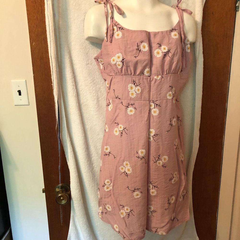 Pink Daisy dress  Fits like a med in my opinion S5
